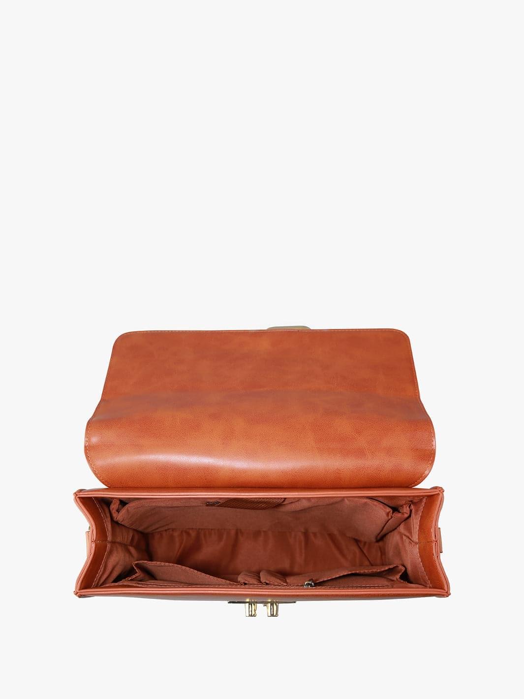 Cornelia - Vintage Small Flap Backpack